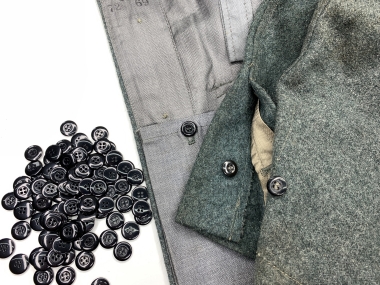 Black buttons ( 15mm)  